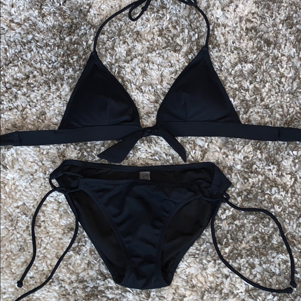 Victoria’s Secret string bikini